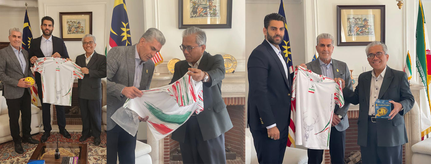 اتم در حال حمله به آسیا